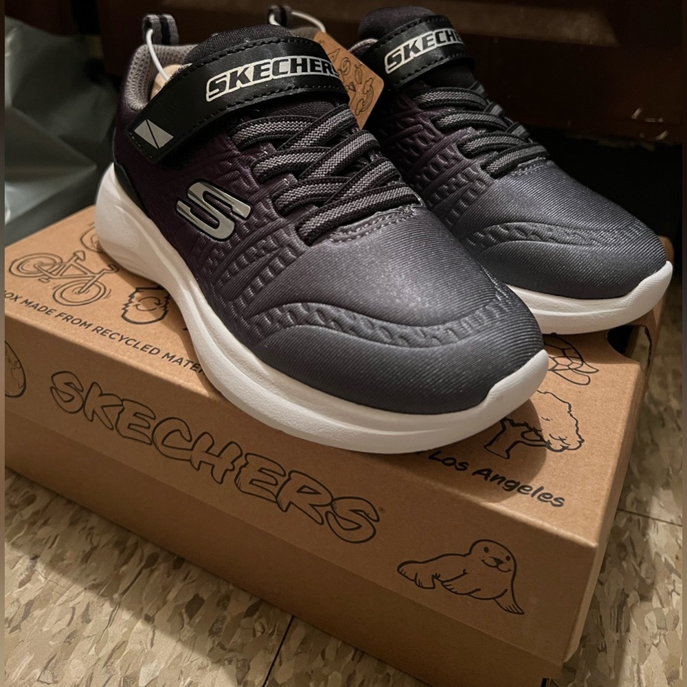 Boy’s Black / Charcoal Skechers snickers size 12